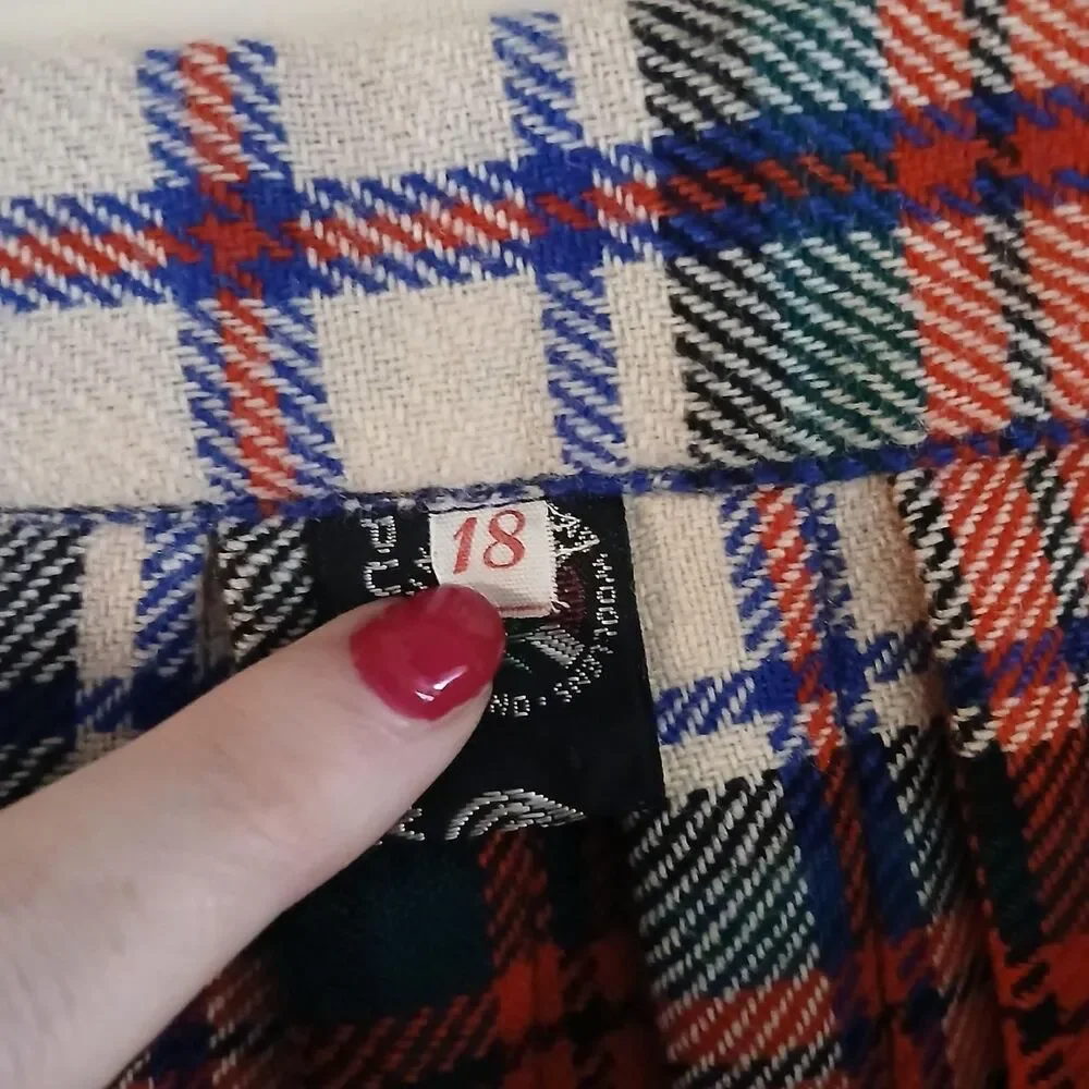 Vintage 70s Scottish Heritage Tartan Pleated Maxi Wrap Leather Buckle Kilt Skirt